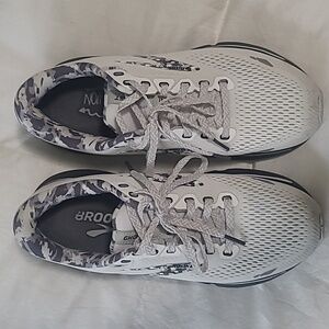 Brooks Womens Ghost 15 White Running Shoes Sneakers Size 7.5